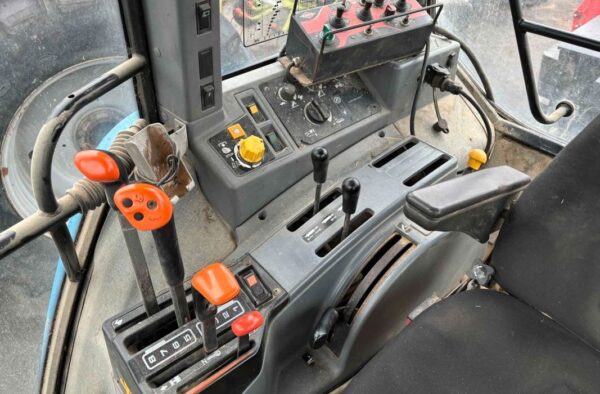 7-84.jpg Tracteur Ford 8240 – 1992 – 4RM