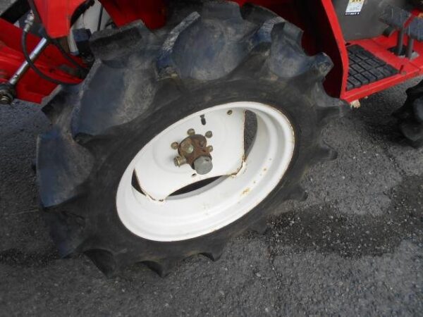 8-18.jpg Tracteur Yanmar d’occasion de 14 chevaux