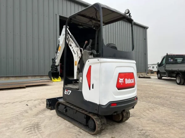 Mini-pelle Bobcat E17