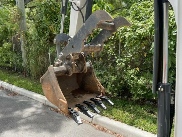 8-4-2.webp Mini-pelle Bobcat E26