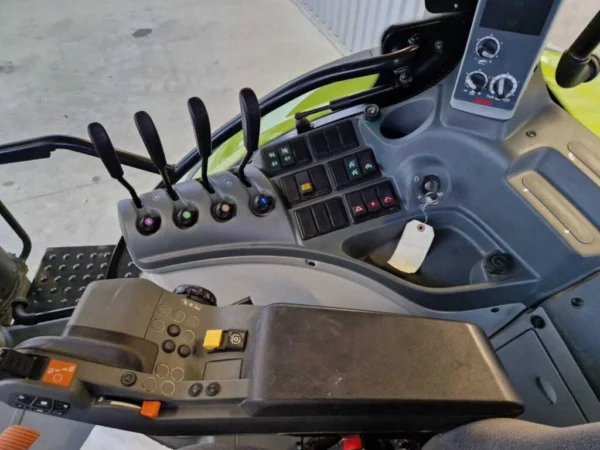 8-50.webp Tracteur CLAAS ARION 630 CIS – 2019 | 165 ch | 4RM