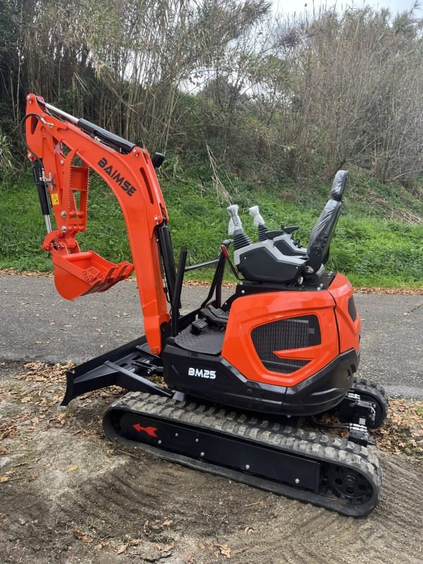 BAIMSE – 2,5 t – Moteur Kubota D1105 Poids : 2 500 kg | Rotation 360° | Puissance : 24,8 ch