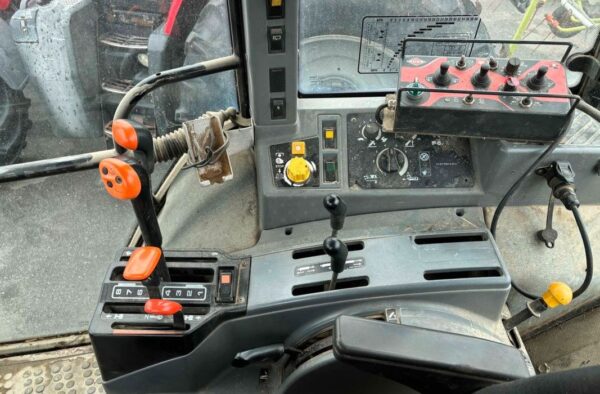 8-72.jpg Tracteur Ford 8240 – 1992 – 4RM