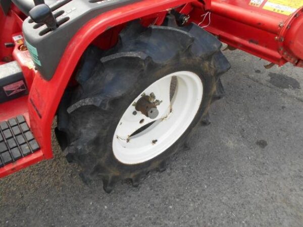 9-11.jpg Tracteur Yanmar d’occasion de 14 chevaux
