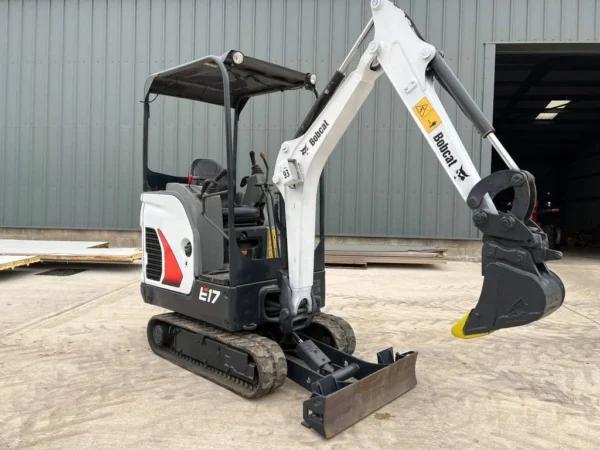 Mini-pelle Bobcat E17