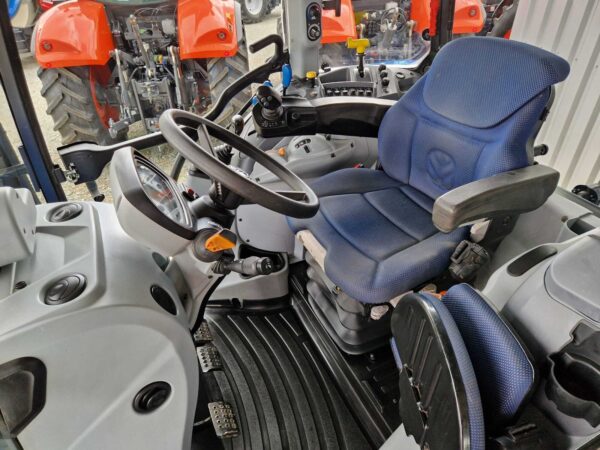 NEW HOLLAND T5