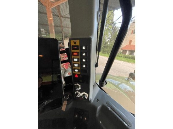 Tracteur Claas AXION 820 CEBIS – 225 ch – 4RM – 2015