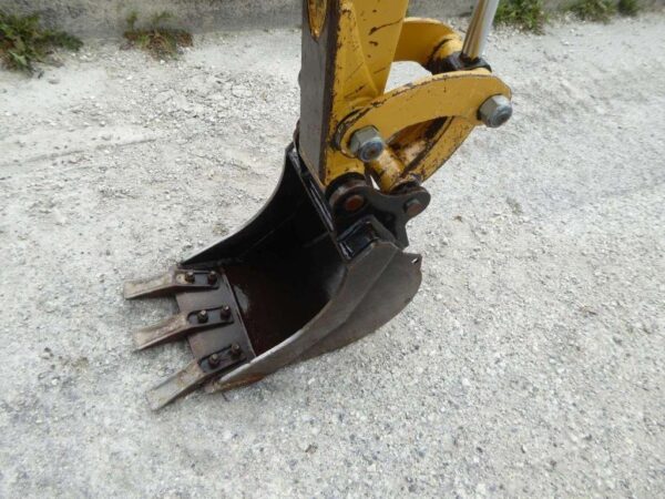 Mini-pelle CATERPILLAR 301.7D CR
