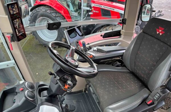 9-68.jpg Tracteur Massey Ferguson MF 8S 225 EXCLUSIVE DYNA-VT – 4RM – 2022 – 225 h
